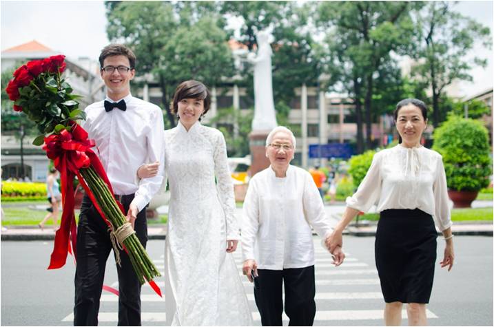 Ảnh 4-Đây như một món quà đầy ý nghĩa thể hiện tình cảm mà anh dành cho các thế hệ Phụ nữ Việt Nam.